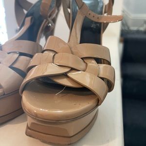 Classic YSL Sandal Suze 39 in Nude patent